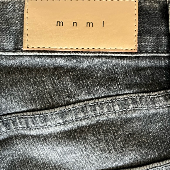M1 Stretch-distressed Denim - Picture 2 of 4